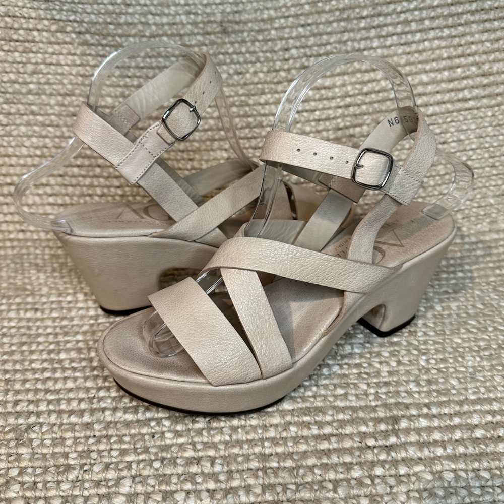 AGL ATTILIO GIUSTI LEOMBRUNI LEATHER Platform Nude Cream Strappy Sandals sz 38.5